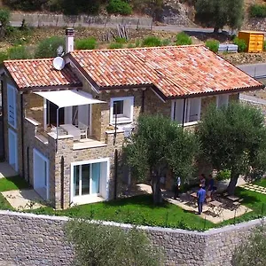 aurivu.hotelitalianriviera.com/