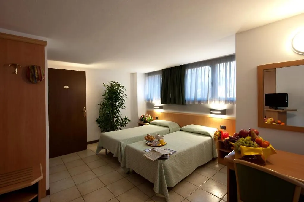 Hotel Roma Кассано-Маньяго Италия