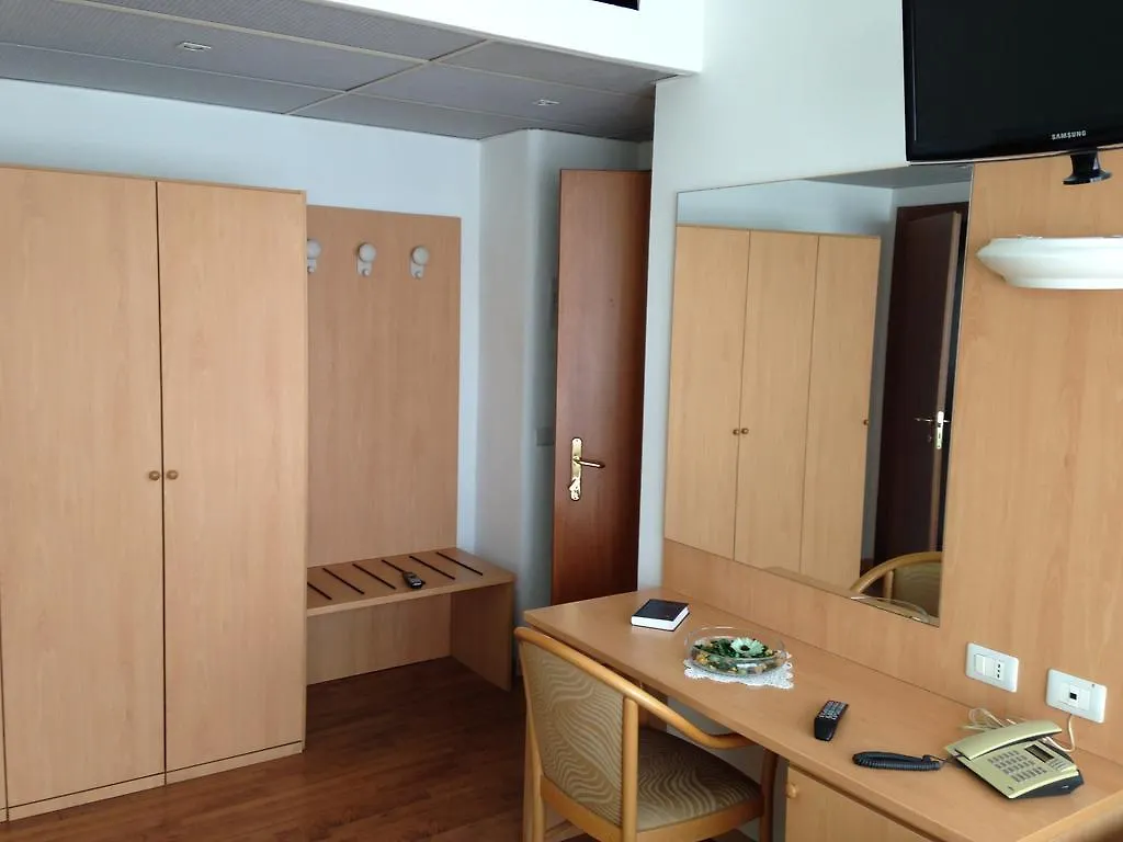 Hotel Roma Кассано-Маньяго