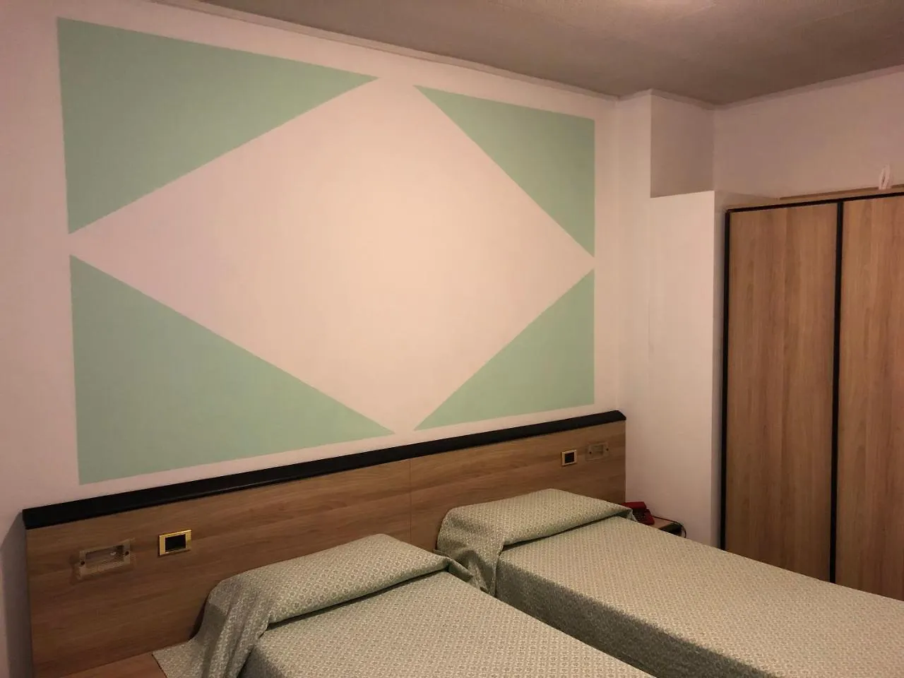 Hotel Roma Кассано-Маньяго 3*,  Италия
